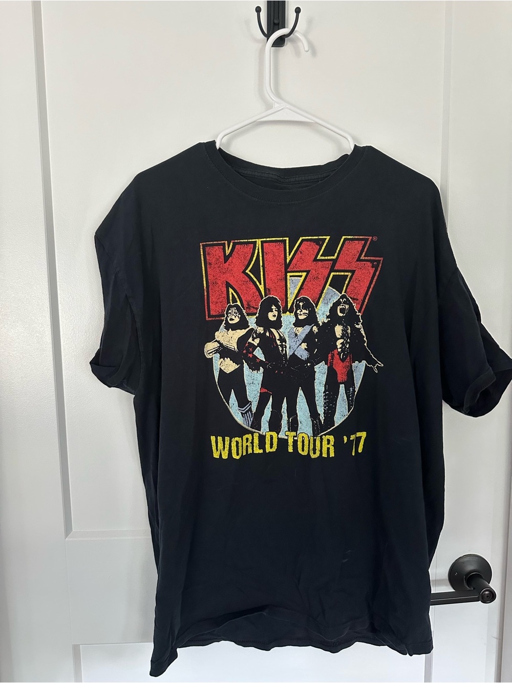 100% cotton KISS World Tour '77 Graphic Tee - Black